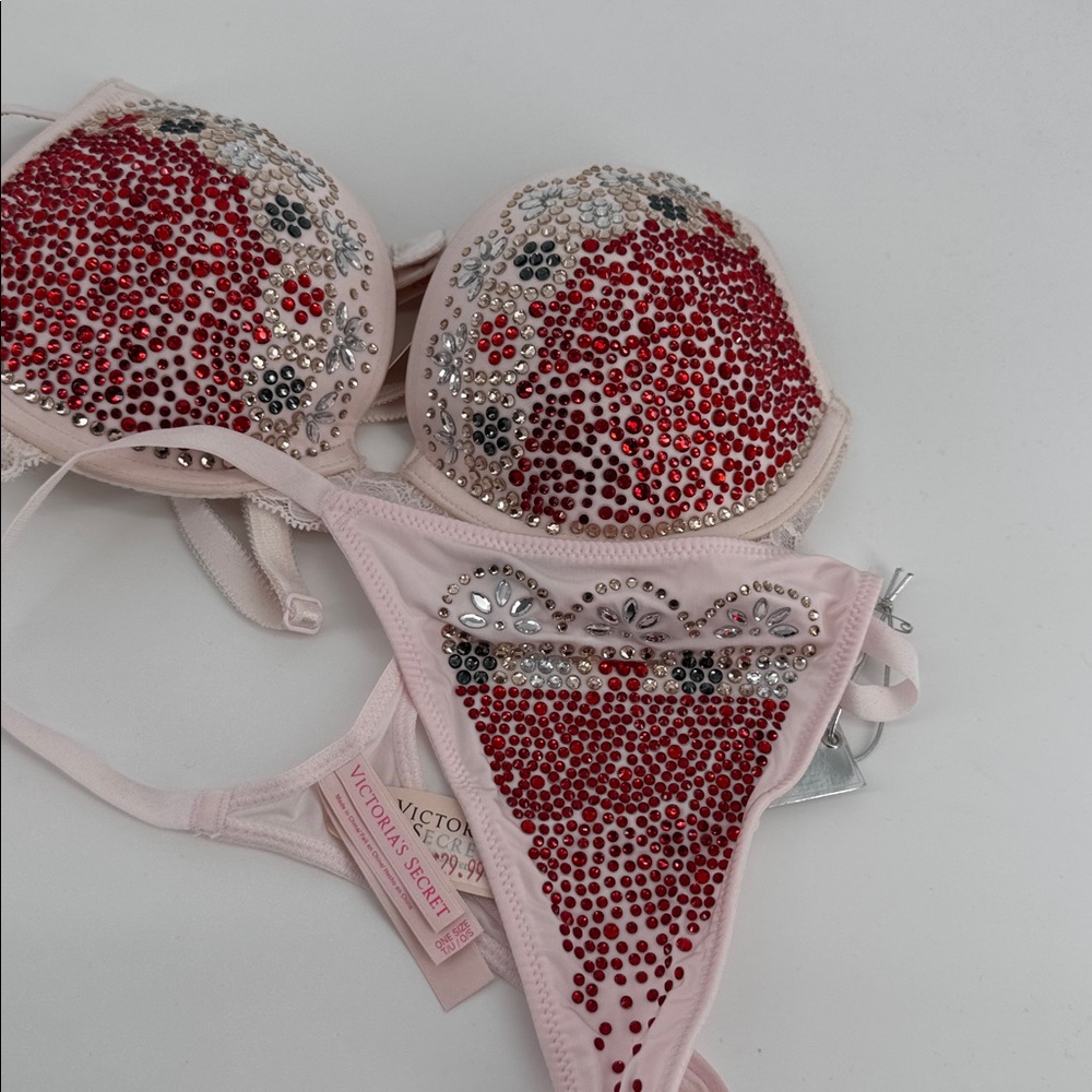 Victoria’s Secret 2013 Dream Angels Fashion Show Set - Picture 10 of 10